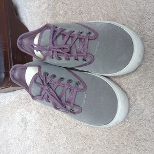 SeaVees size 7.5 gray hermosa velvet sneakers with purple laces and trim